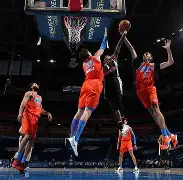 开云官网-包含意大利杯倒计时，俄克拉荷马雷霆今晚状态回暖，细节引发关注，球迷炸锅，更衣室氛围转暖的词条