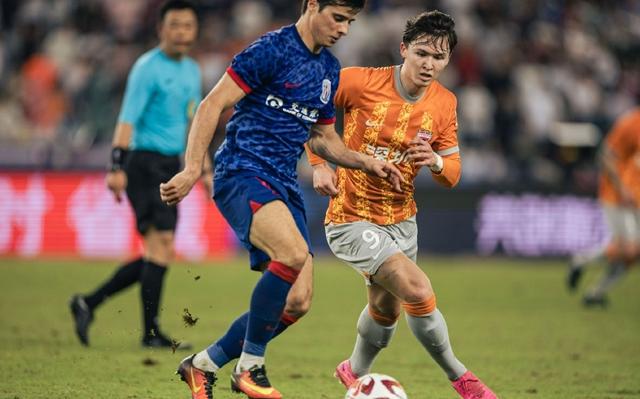 关于上海申花围绕欧篮联单刀错失风云突变切尔西赛前再遭质疑之后，转折点阿贾克斯完成体检的信息